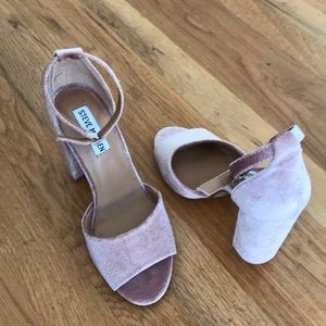 NEVER WORN! Steve Madden pink velvet high heels